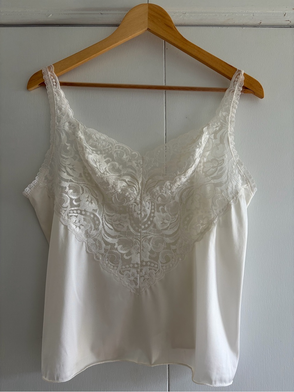 Vanity Fair Cream Lace-Detail Camisole